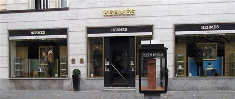 Shops with HERMÈS in Berlin title